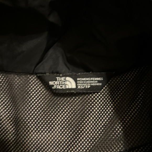 North Face- Women’s XS Rain Jacket - Picture 3 of 3